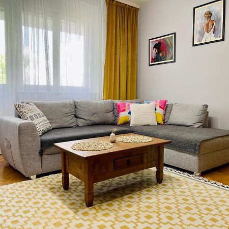 Apartman Jelena II Daire Sremska Mitrovica Dış mekan fotoğraf