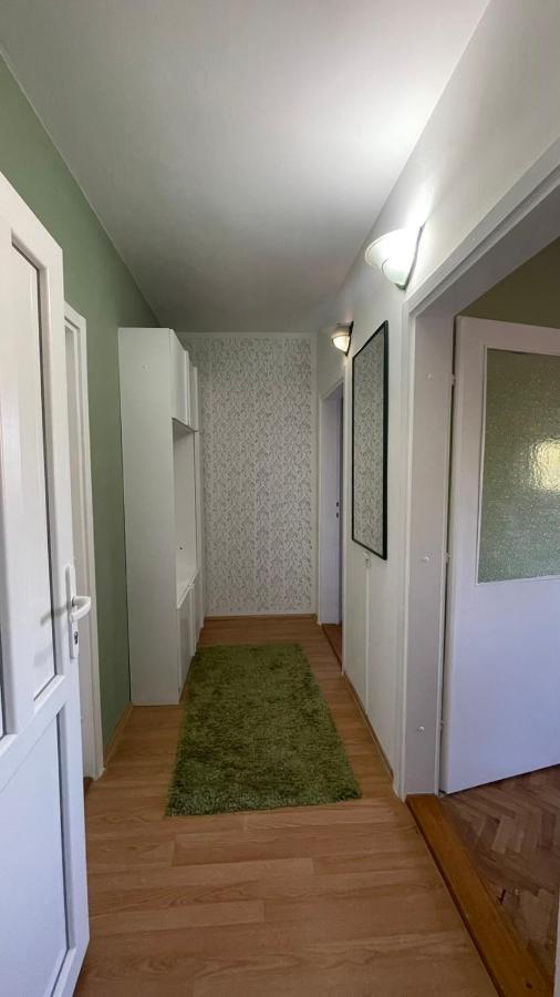 Apartman Jelena II Daire Sremska Mitrovica Dış mekan fotoğraf