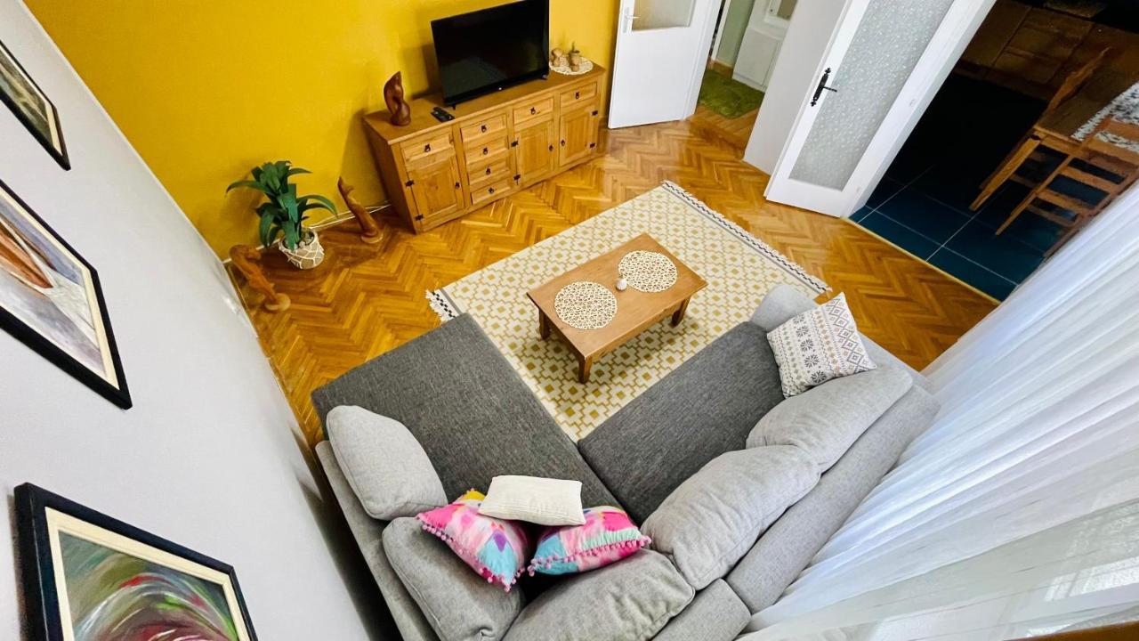 Apartman Jelena II Daire Sremska Mitrovica Dış mekan fotoğraf