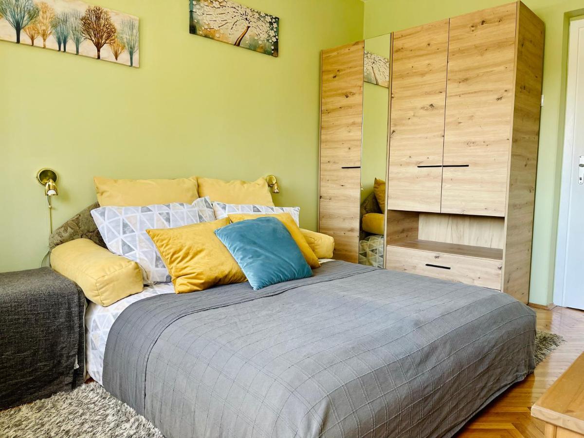 Apartman Jelena II Daire Sremska Mitrovica Dış mekan fotoğraf