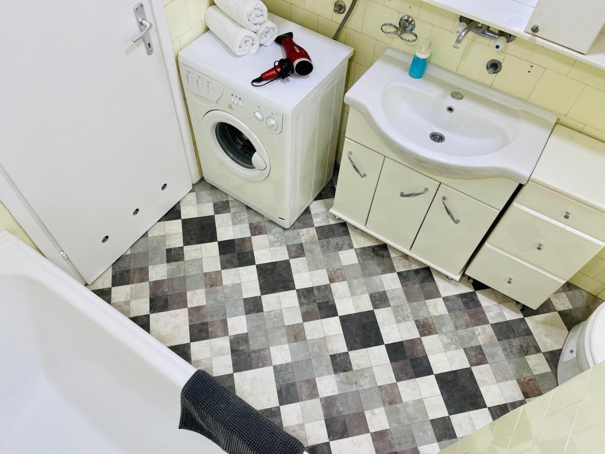 Apartman Jelena II Daire Sremska Mitrovica Dış mekan fotoğraf